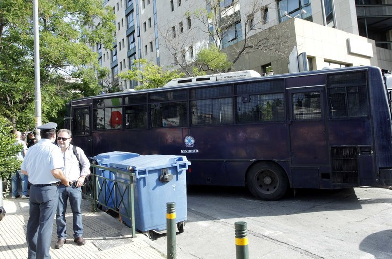 Εξω από το υπουργείο Ενέργειας εργαζόμενοι της ΔΕΗ -Ισχυρές αστυνομικές δυνάμεις [εικόνες] | iefimerida.gr 7