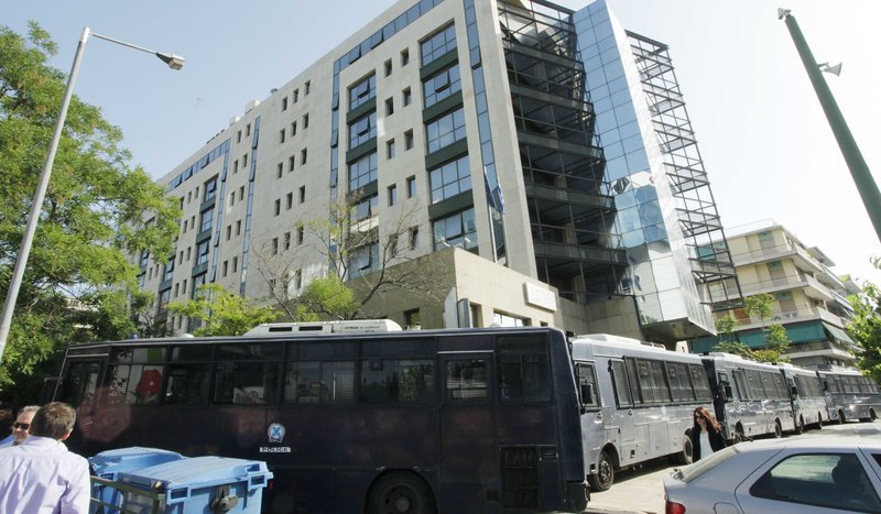 Εξω από το υπουργείο Ενέργειας εργαζόμενοι της ΔΕΗ -Ισχυρές αστυνομικές δυνάμεις [εικόνες] | iefimerida.gr 6