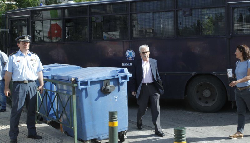 Εξω από το υπουργείο Ενέργειας εργαζόμενοι της ΔΕΗ -Ισχυρές αστυνομικές δυνάμεις [εικόνες] | iefimerida.gr 5