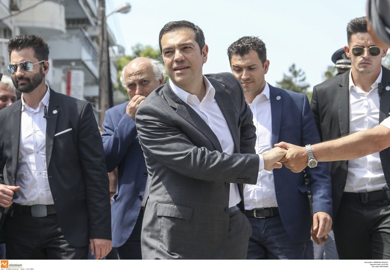 Πλήθος κόσμου στην κηδεία του Χάρρυ Κλυνν -Παρών και ο πρωθυπουργός Αλέξης Τσίπρας [εικόνες] | iefimerida.gr 16