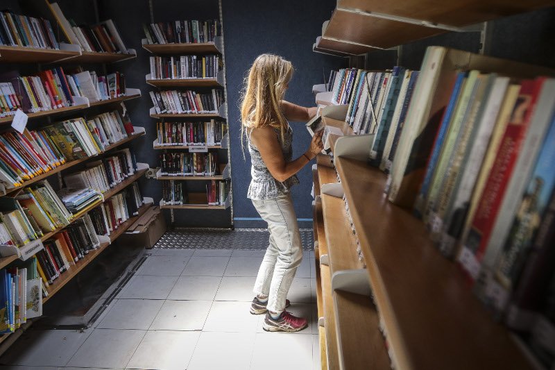 Οι πολίτες μπορούν να δανειστούν ελληνική και ξένη λογοτεχνία, αλλά και βιβλία ειδικού ενδιαφέροντος όπως μαγειρικής