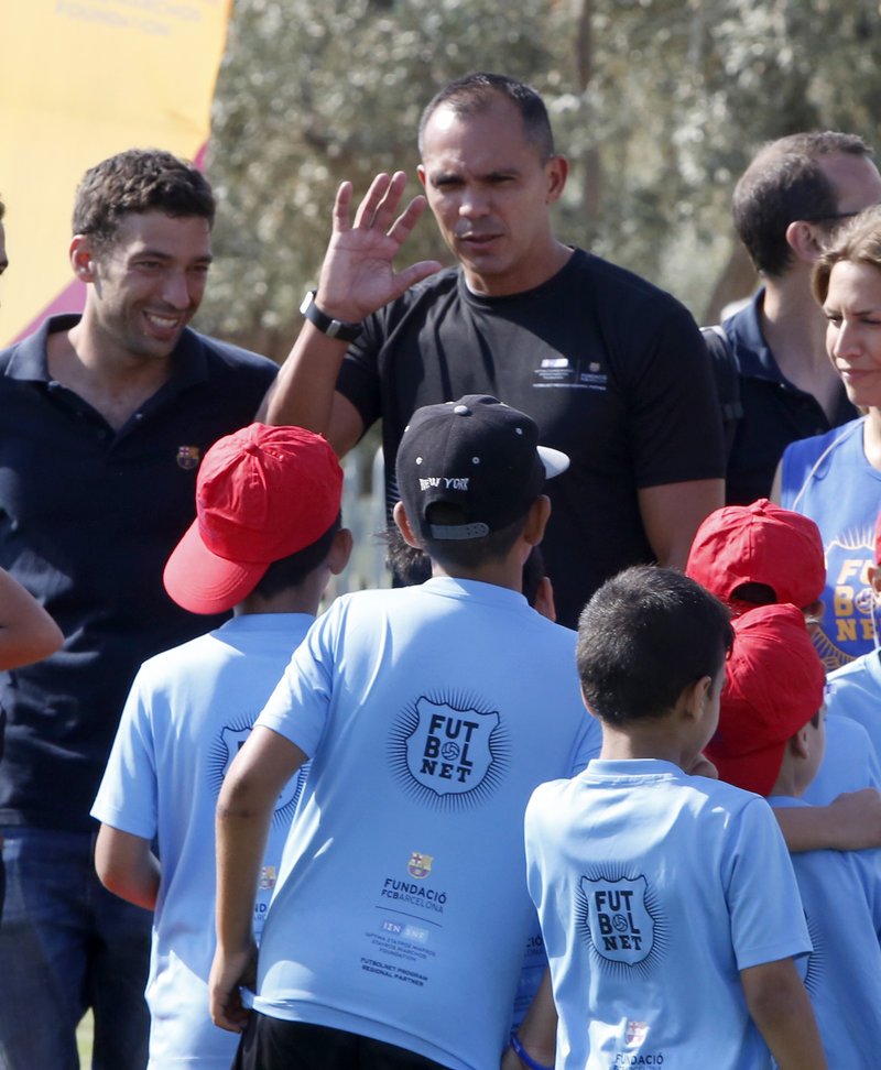 Δίπλα στους πρόσφυγες και στα παιδιά ο Ζιοβάνι στο ίδρυμα «Σταύρος Νιάρχος» [εικόνες] | iefimerida.gr 4