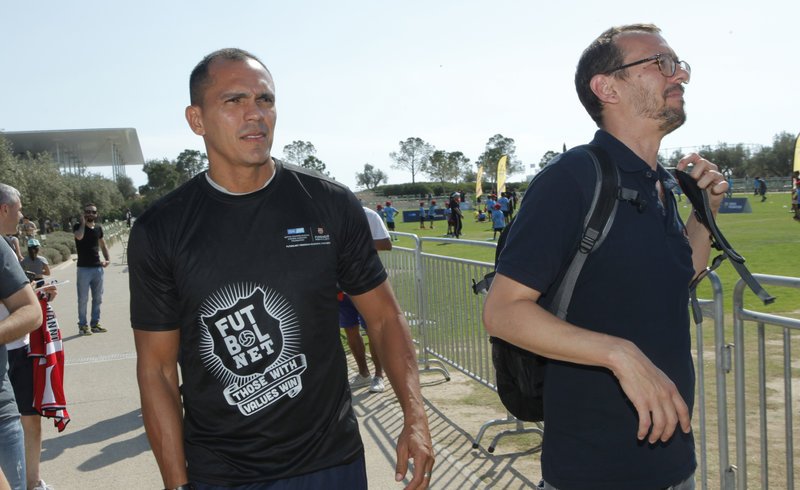 Δίπλα στους πρόσφυγες και στα παιδιά ο Ζιοβάνι στο ίδρυμα «Σταύρος Νιάρχος» [εικόνες] | iefimerida.gr 0