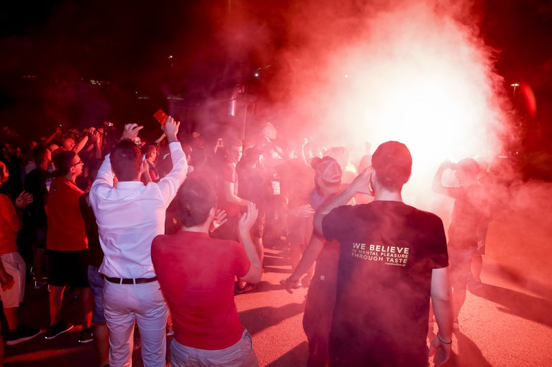 Αποθέωση Ολυμπιακού στο ΣΕΦ μετά την νίκη στην έδρα του Παναθηναϊκού [εικόνες] | iefimerida.gr 4