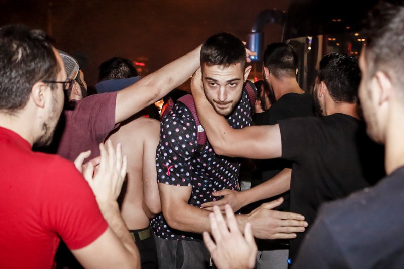 Αποθέωση Ολυμπιακού στο ΣΕΦ μετά την νίκη στην έδρα του Παναθηναϊκού [εικόνες] | iefimerida.gr 2