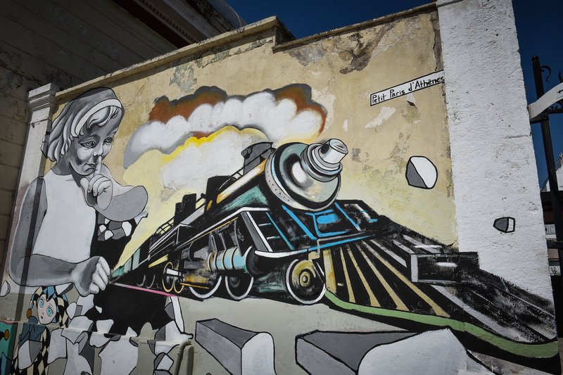 Αφησαν στο έλεος κτίριο-κόσμημα του Τσίλερ -Κατεστραμμένα γύψινα, μωσαϊκά, πορσελάνινα τζάκια [εικόνες] | iefimerida.gr 12