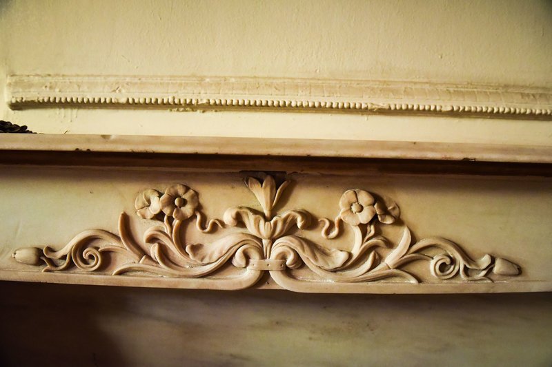 Αφησαν στο έλεος κτίριο-κόσμημα του Τσίλερ -Κατεστραμμένα γύψινα, μωσαϊκά, πορσελάνινα τζάκια [εικόνες] | iefimerida.gr 8