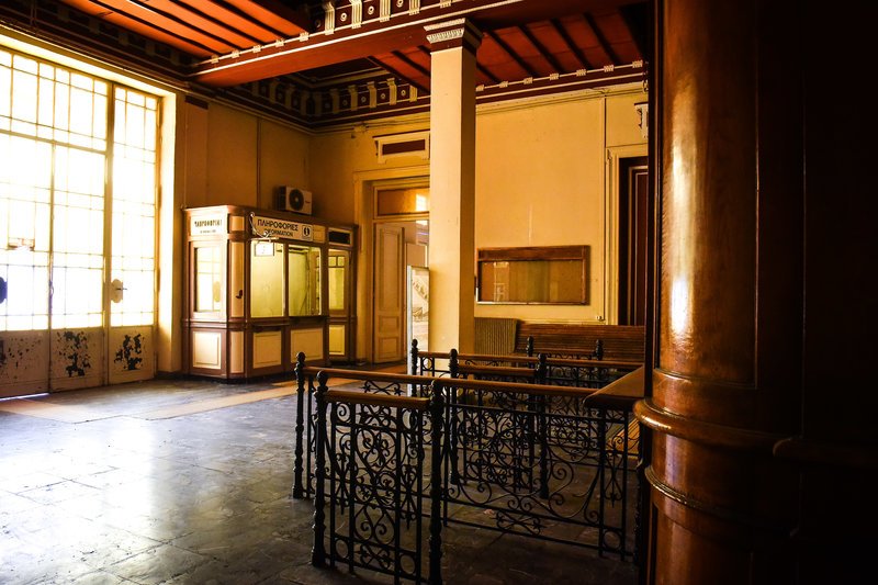 Αφησαν στο έλεος κτίριο-κόσμημα του Τσίλερ -Κατεστραμμένα γύψινα, μωσαϊκά, πορσελάνινα τζάκια [εικόνες] | iefimerida.gr 1