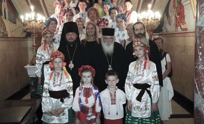 Παιδιά από την Ουκρανία τραγούδησαν στον Αρχιεπίσκοπο Ιερώνυμο [εικόνες] | iefimerida.gr 4