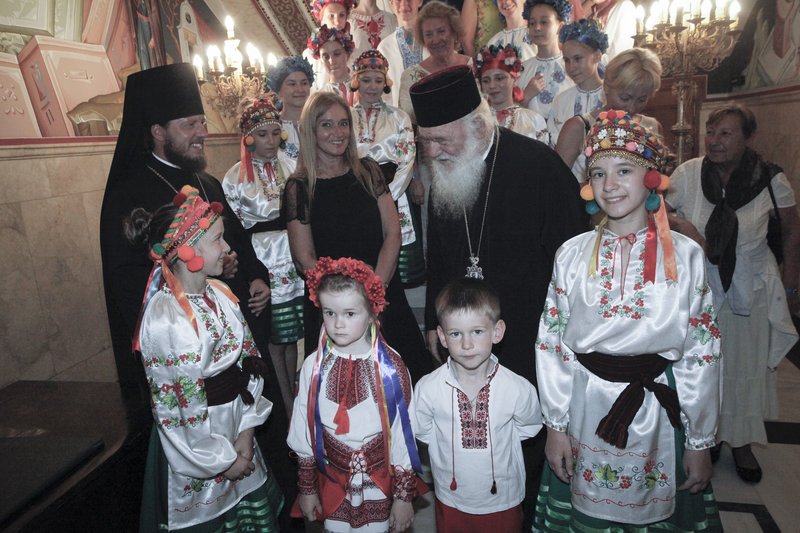 Παιδιά από την Ουκρανία τραγούδησαν στον Αρχιεπίσκοπο Ιερώνυμο [εικόνες] | iefimerida.gr 3