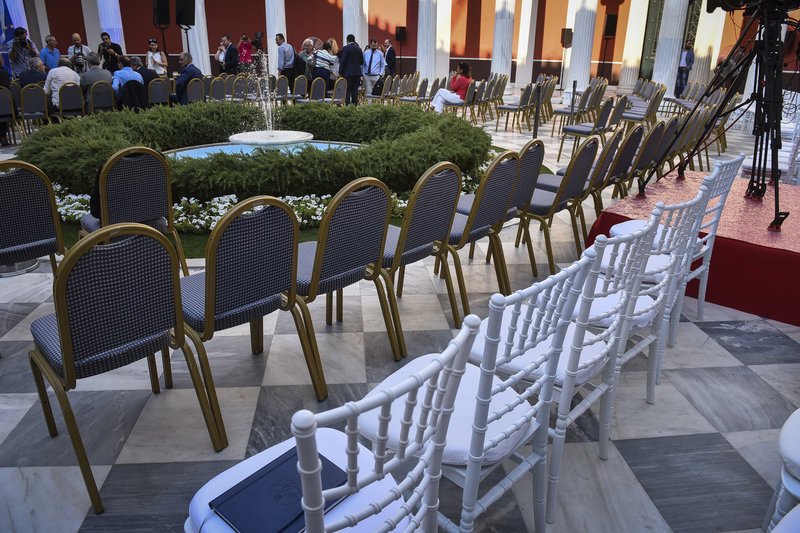 Εβαλε και... ξαναέβγαλε τη γραβάτα -«Κέρδισα το χρέος, έχω μάχες να δώσω» [εικόνες] | iefimerida.gr 42