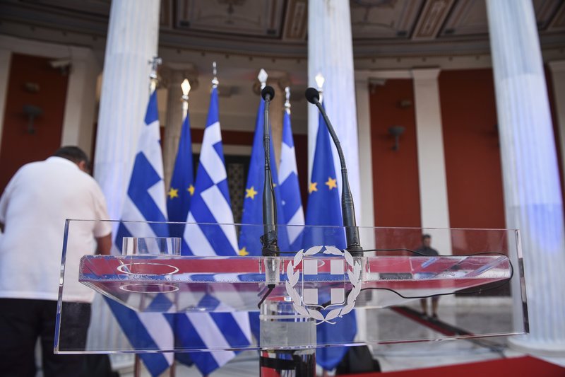 Εβαλε και... ξαναέβγαλε τη γραβάτα -«Κέρδισα το χρέος, έχω μάχες να δώσω» [εικόνες] | iefimerida.gr 44