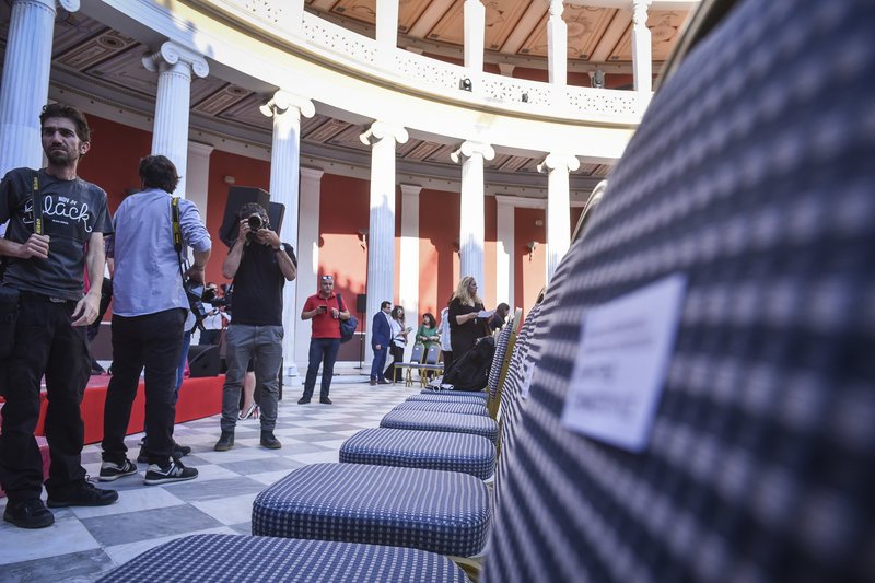 Εβαλε και... ξαναέβγαλε τη γραβάτα -«Κέρδισα το χρέος, έχω μάχες να δώσω» [εικόνες] | iefimerida.gr 43