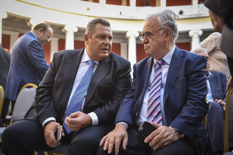 Εβαλε και... ξαναέβγαλε τη γραβάτα -«Κέρδισα το χρέος, έχω μάχες να δώσω» [εικόνες] | iefimerida.gr 32