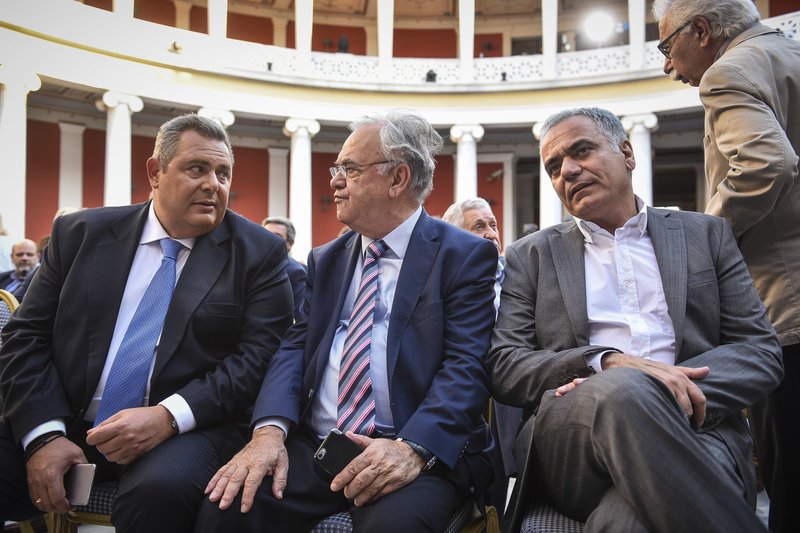 Εβαλε και... ξαναέβγαλε τη γραβάτα -«Κέρδισα το χρέος, έχω μάχες να δώσω» [εικόνες] | iefimerida.gr 33