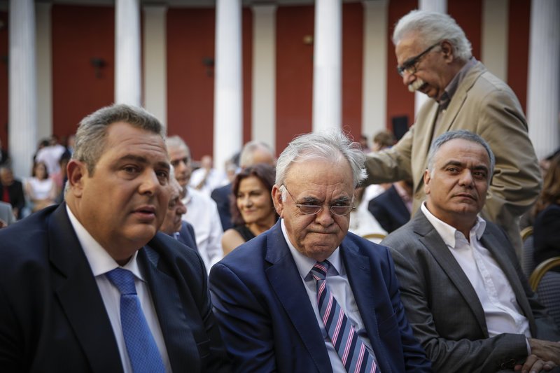 Εβαλε και... ξαναέβγαλε τη γραβάτα -«Κέρδισα το χρέος, έχω μάχες να δώσω» [εικόνες] | iefimerida.gr 30