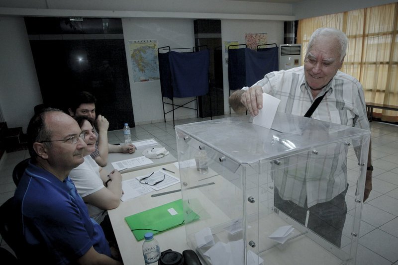 Από εκλογικό τμήμα του Κινήματος Αλλαγής/ Φωτογραφία: Eurokinissi