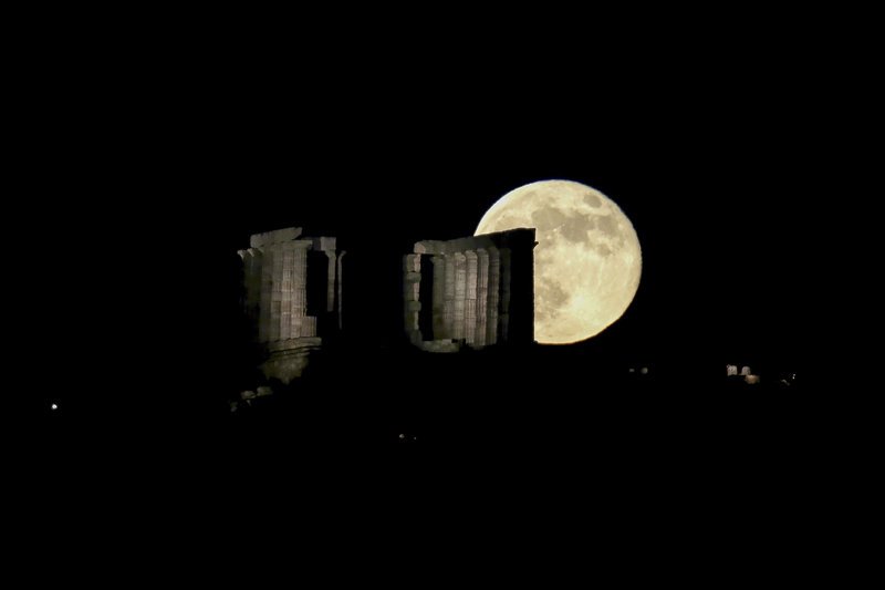 Καρέ-καρέ η υπέροχη πανσέληνος του Ιουνίου στο Σούνιο [εικόνες] | iefimerida.gr 3