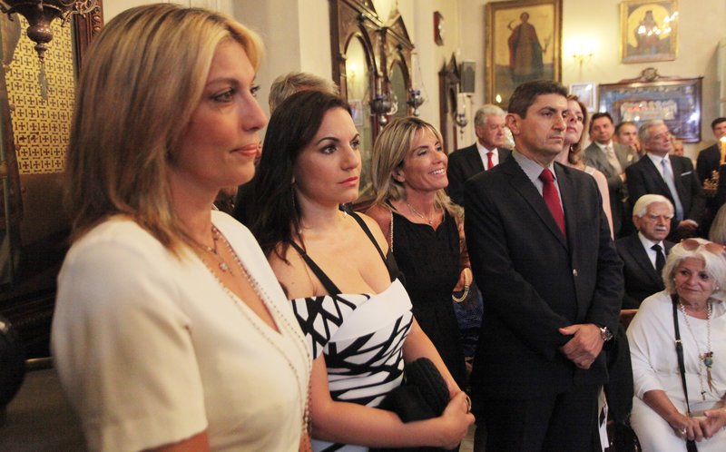 Αννα Καραμανλή, Ολγα Κεφαλογιάννη και Λευτέρης Αυγενάκης στο γάμο του Σίμου Κεδίκογλου