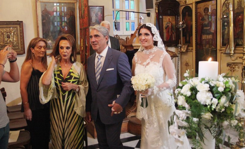 Αποκλειστικές εικόνες από τον γάμο του Σίμου Κεδίκογλου και της Ελισάβετ Κατσαμάκη | iefimerida.gr 7