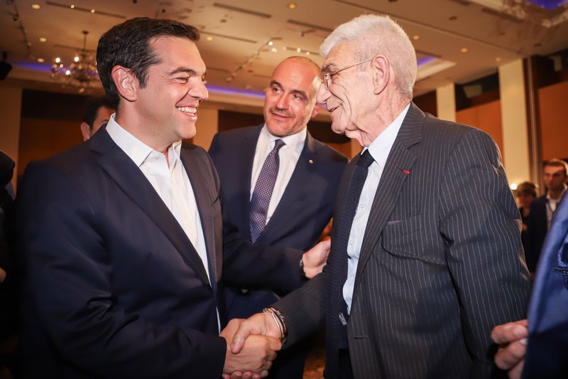 Θερμή χειραψία Τσίπρα-Μπουτάρη στο περιθώριο της εκδήλωσης του ΣΒΒΕ -» -Φωτογραφία: Intimenews/ΜΩΥΣΙΑΔΗΣ ΓΙΑΝΝΗΣ