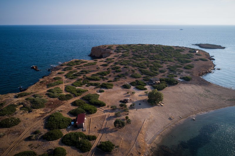 Υδρούσα ή Κατραμονήσι -Κοινό μυστικό των σκαφάτων, μόλις 0,7 ν.μ. από τη Βούλα [εικόνες] | iefimerida.gr 5