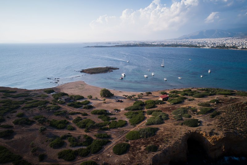 Υδρούσα ή Κατραμονήσι -Κοινό μυστικό των σκαφάτων, μόλις 0,7 ν.μ. από τη Βούλα [εικόνες] | iefimerida.gr 7