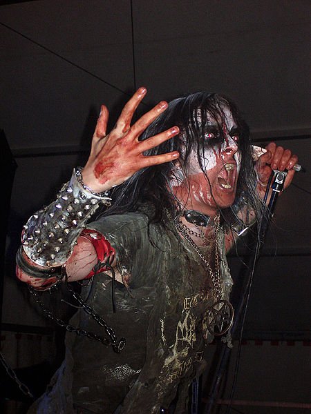 «Μπαμπά, από 'δω το αγόρι μου...» - Οι πιο ακραίοι εμφανισιακά αστέρες της Black Metal σκηνής [εικόνες] | iefimerida.gr 4