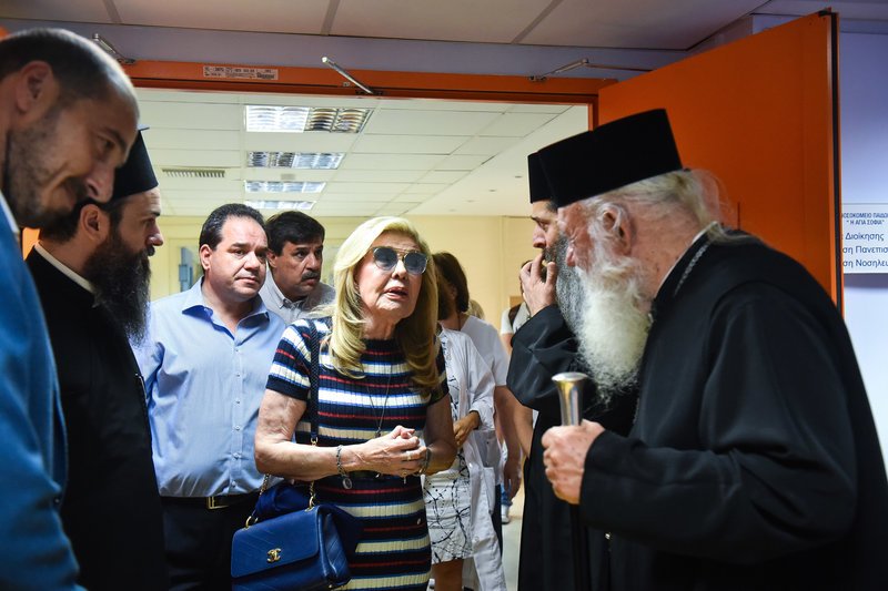 Η Μαριάννα Βαρδινογιάννη συνομιλεί με τον Αρχιεπίσκοπο