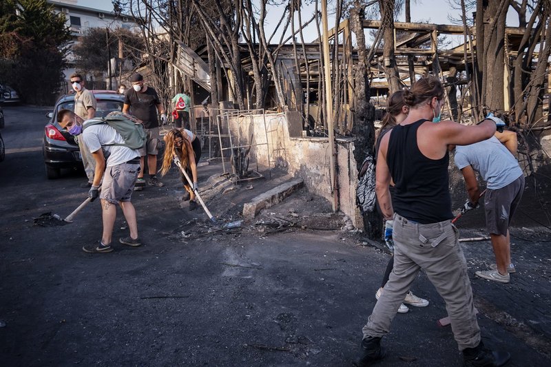 Συγκλονίζουν οι εθελοντές: Καθαρίζουν την μοιραία Αργυρή Ακτή στο Μάτι [εικόνες & βίντεο] | iefimerida.gr 0