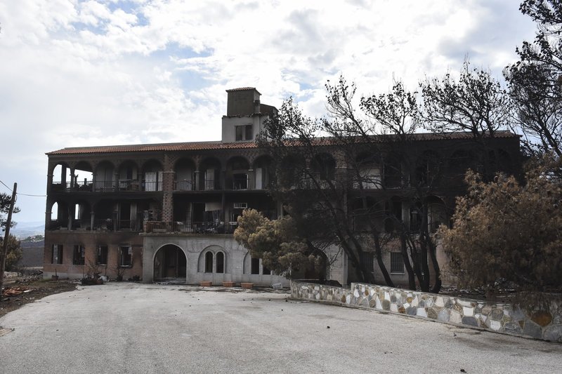 Εικόνες καταστροφής από το Λύρειο Ιδρυμα -Στάχτη και αποκαΐδια [εικόνες]  | iefimerida.gr 0