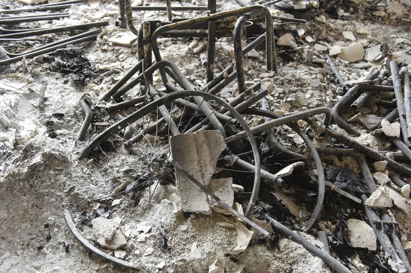 Εικόνες καταστροφής από το Λύρειο Ιδρυμα -Στάχτη και αποκαΐδια [εικόνες]  | iefimerida.gr 6