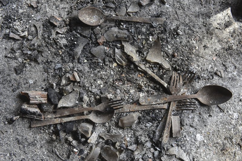 Εικόνες καταστροφής από το Λύρειο Ιδρυμα -Στάχτη και αποκαΐδια [εικόνες]  | iefimerida.gr 5