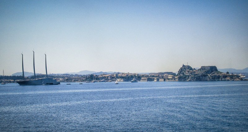 Η διαστημική θαλαμηγός Ρώσου μεγιστάνα άραξε στην Κέρκυρα -Η τιμή της αγγίζει τα 390 εκατ. ευρώ [εικόνες] | iefimerida.gr 3