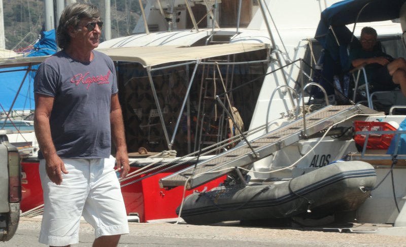 Θωμάς Μαύρος και Νίκος Βαμβακούλας κάνουν διακοπές μαζί στον Αστακό [εικόνες] | iefimerida.gr 1