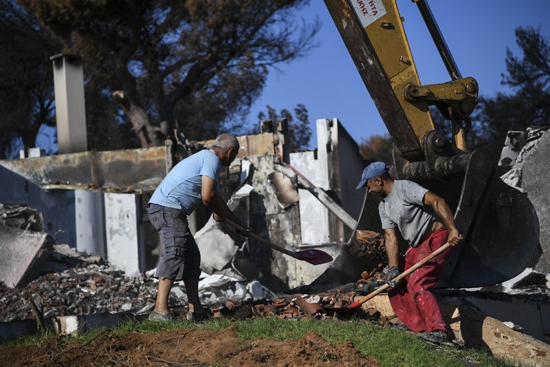 Ξεκίνησαν οι πρώτες κατεδαφίσεις «κόκκινων» σπιτιών στο Μάτι -Κατεστραμμένα από τη φωτιά [εικόνες] | iefimerida.gr 3