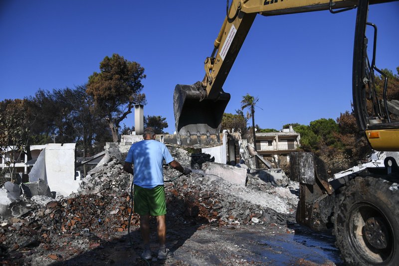 Ξεκίνησαν οι πρώτες κατεδαφίσεις «κόκκινων» σπιτιών στο Μάτι -Κατεστραμμένα από τη φωτιά [εικόνες] | iefimerida.gr 1
