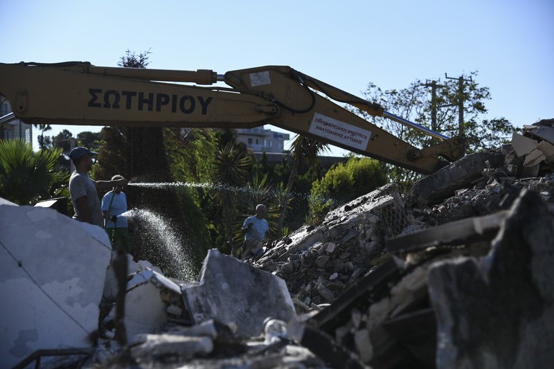 Ξεκίνησαν οι πρώτες κατεδαφίσεις «κόκκινων» σπιτιών στο Μάτι -Κατεστραμμένα από τη φωτιά [εικόνες] | iefimerida.gr 0