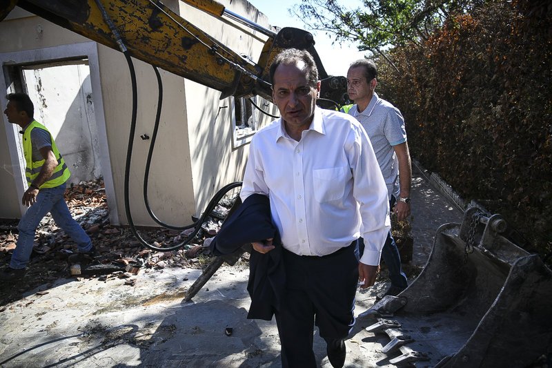 Συνάντηση Σπίρτζη με κατοίκους του Νέου Βουτζά- Τι είπε για επιδόματα, άδειες επισκευών και κόκκινα κτίρια [εικονες] | iefimerida.gr 3