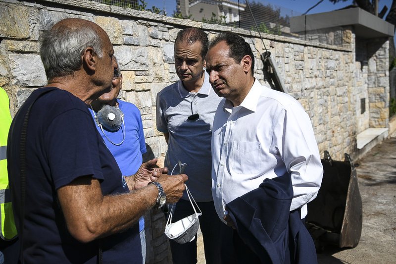 Συνάντηση Σπίρτζη με κατοίκους του Νέου Βουτζά- Τι είπε για επιδόματα, άδειες επισκευών και κόκκινα κτίρια [εικονες] | iefimerida.gr 1