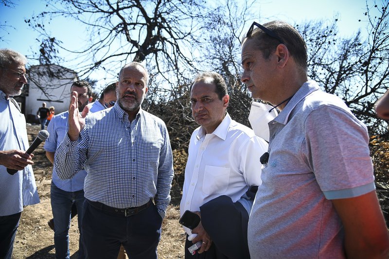 Συνάντηση Σπίρτζη με κατοίκους του Νέου Βουτζά- Τι είπε για επιδόματα, άδειες επισκευών και κόκκινα κτίρια [εικονες] | iefimerida.gr 2