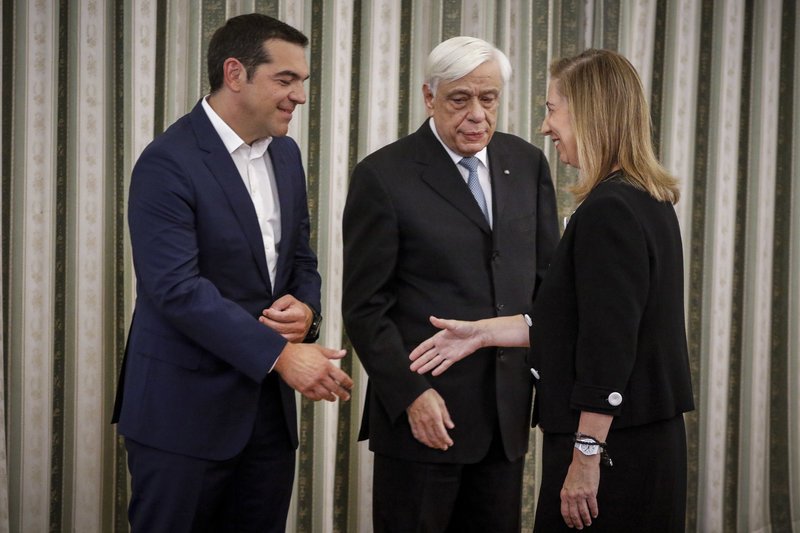 Μόνη, στα μαύρα, έφθασε η Ξενογιαννακοπούλου στο Προεδρικό, για να ορκιστεί | iefimerida.gr 6