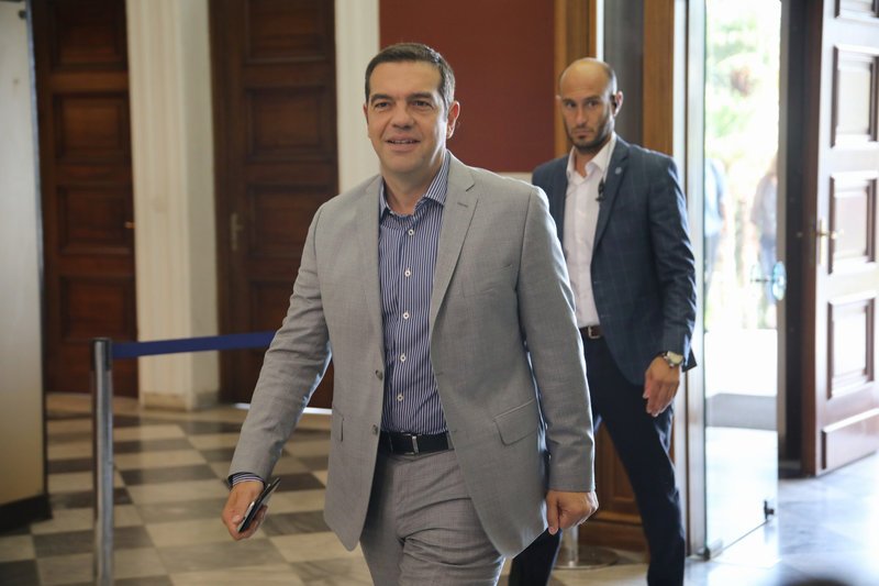 Eφτασε στο γραφείο του στη Θεσσαλονίκη ο Aλέξης Τσίπρας [εικόνες] | iefimerida.gr 1