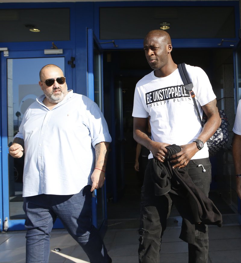 Υπέγραψε στον Ολυμπιακό ο Γιάγια Τουρέ-Αποθεώθηκε στον Πειραιά [εικόνες & βίντεο] | iefimerida.gr 7