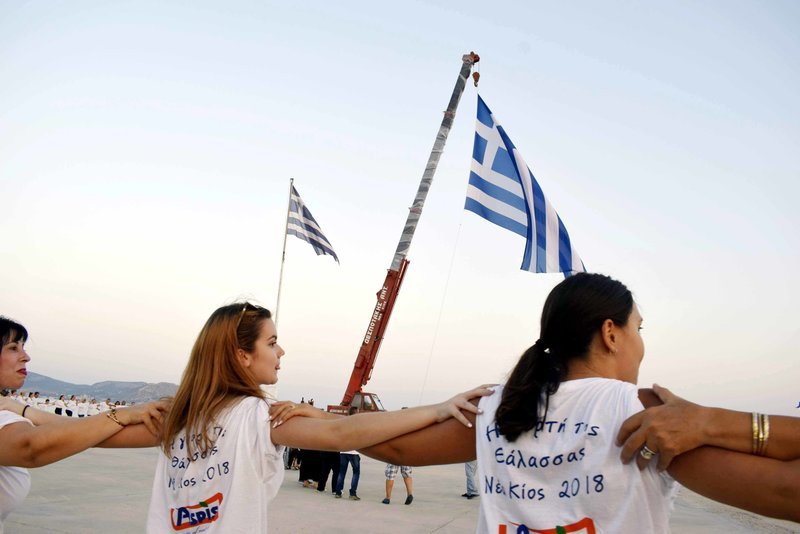 Εκατοντάδες χόρεψαν χασαποσέρβικο στην παραλία της Νέας Κίου για να μπουν στο βιβλίο Γκίνες [εικόνες] | iefimerida.gr 5