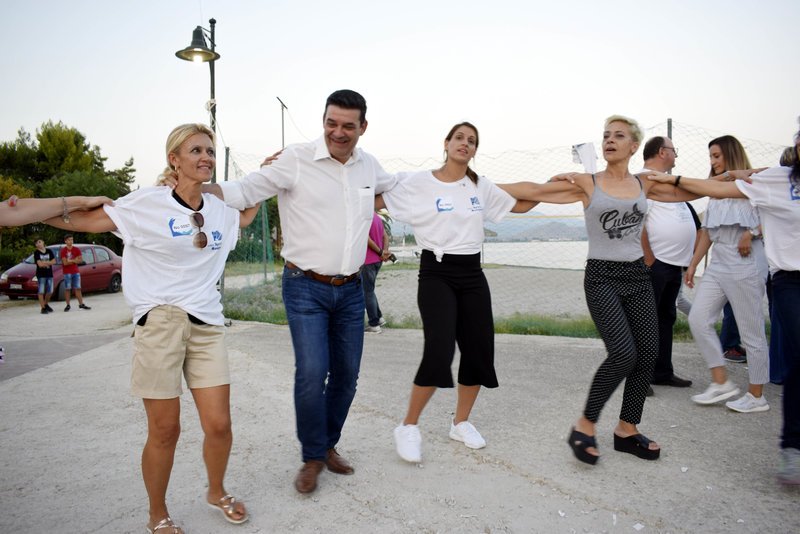 Εκατοντάδες χόρεψαν χασαποσέρβικο στην παραλία της Νέας Κίου για να μπουν στο βιβλίο Γκίνες [εικόνες] | iefimerida.gr 3