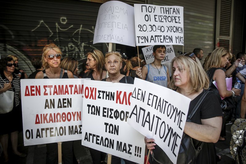 Νέα κινητοποίηση από τις χήρες στο υπουργείο Εργασίας- Ζητούν κατάργηση του νόμου Κατρούγκαλου [εικόνες] | iefimerida.gr 2