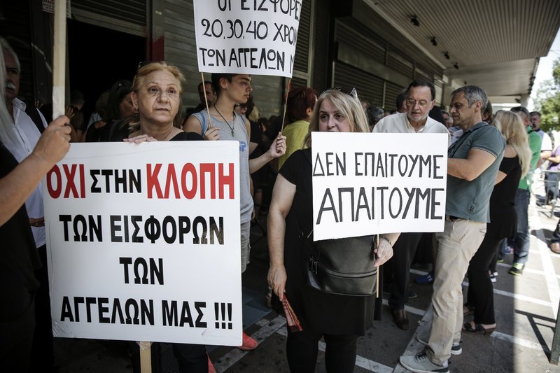 Νέα κινητοποίηση από τις χήρες στο υπουργείο Εργασίας- Ζητούν κατάργηση του νόμου Κατρούγκαλου [εικόνες] | iefimerida.gr 4