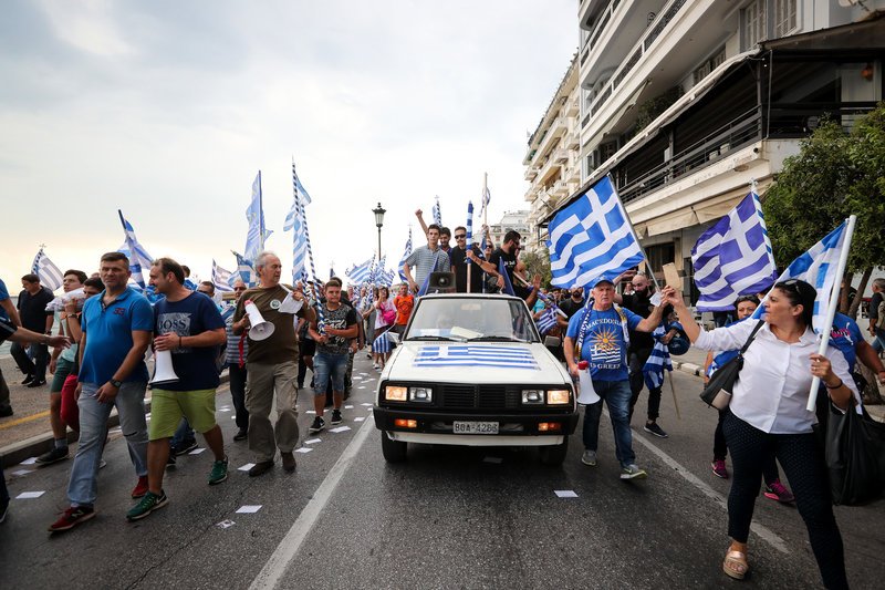 Συλλαλητήριο για τη Μακεδονία: Πλήθος κόσμου στον Λευκό Πύργο -«Φρούριο» η Θεσσαλονίκη [εικόνες & βίντεο] | iefimerida.gr 2