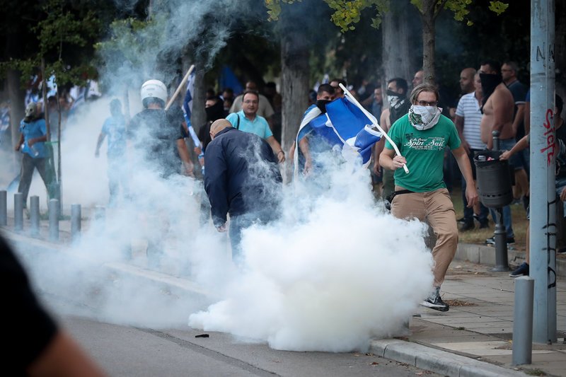 Θεσσαλονίκη: Μερίδα διαδηλωτών επιτέθηκε σε δημοσιογράφους και εικονολήπτες | iefimerida.gr 4